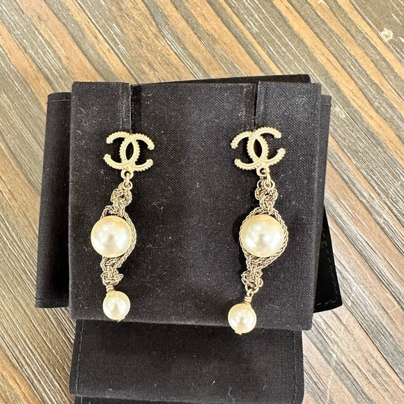 Chanel dangling earrings - Picture 8 of 12